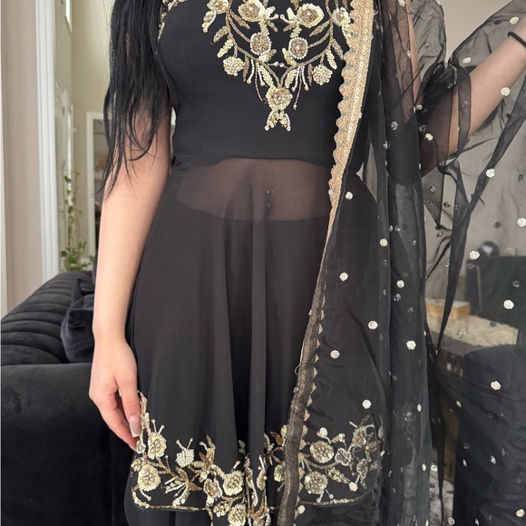 Indian & Pakistani style suit - Picture 2 of 14